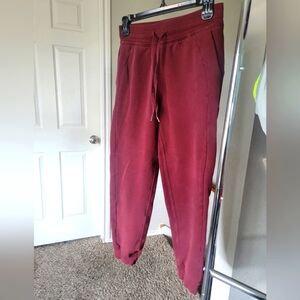 🍋 Lululemon Scuba Joggers Womens Size 4 Maroon